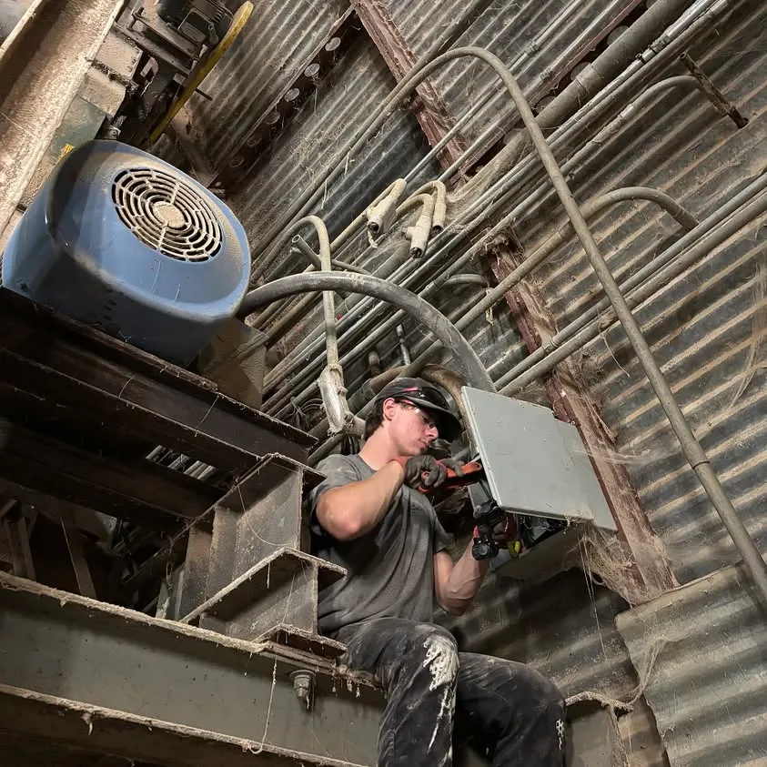 Replacing old motors and controls at a grain plant in Aledo